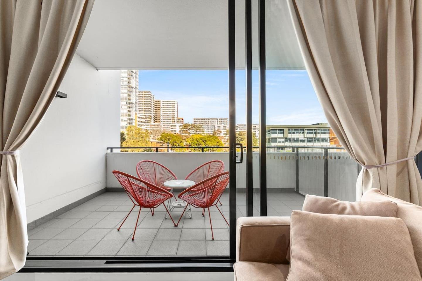 Saunders Sunbeam - Live The Macquarie Lifestyle * Sydney