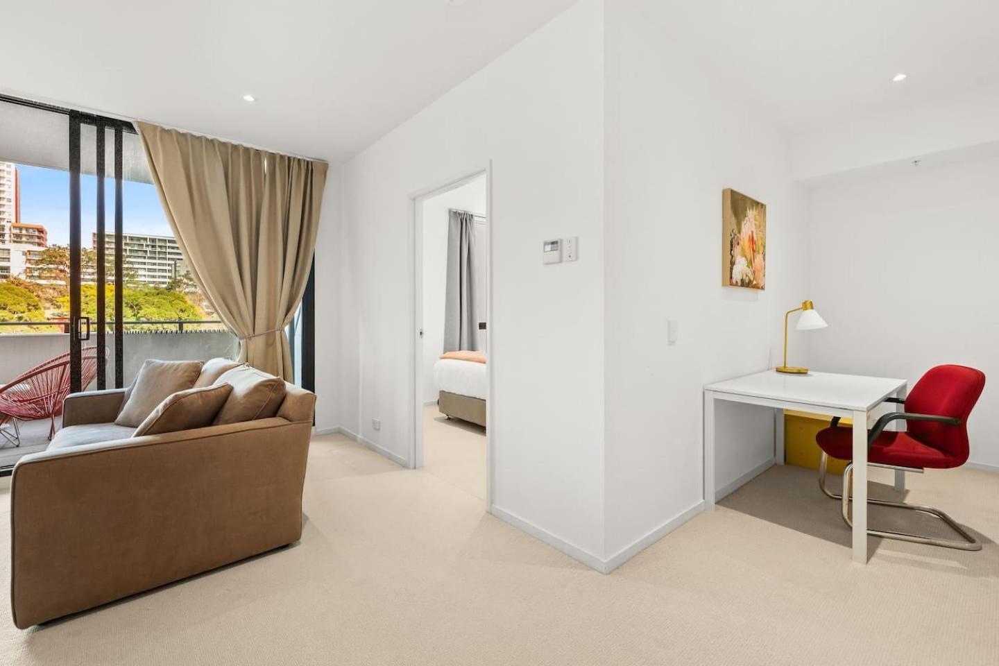 Saunders Sunbeam - Live The Macquarie Lifestyle *