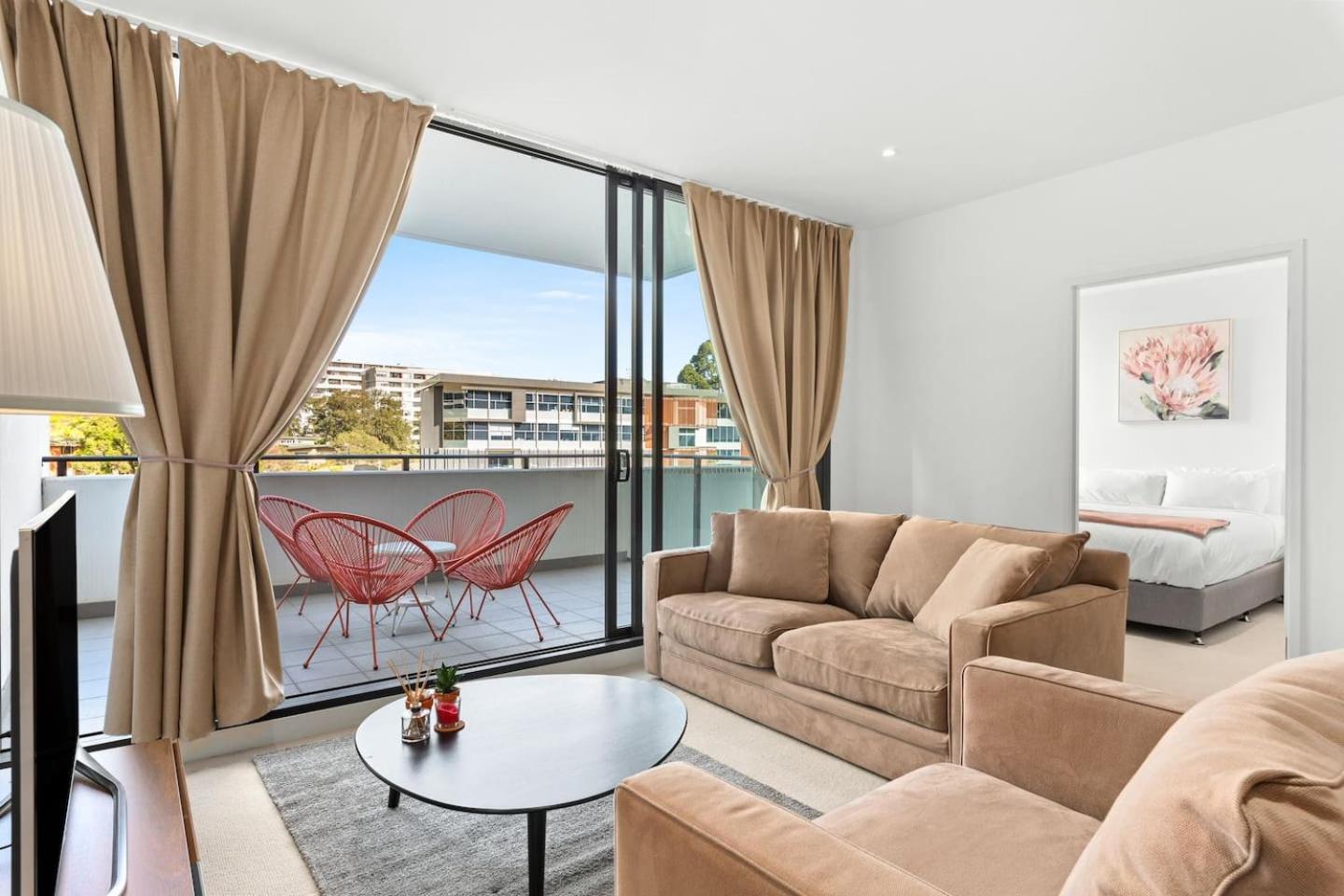 Saunders Sunbeam - Live The Macquarie Lifestyle *